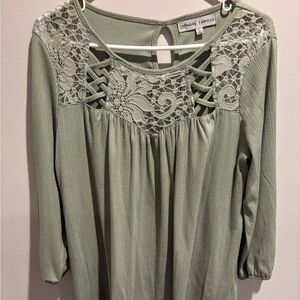 Almost famous 3/4 sleeve women’s top size L